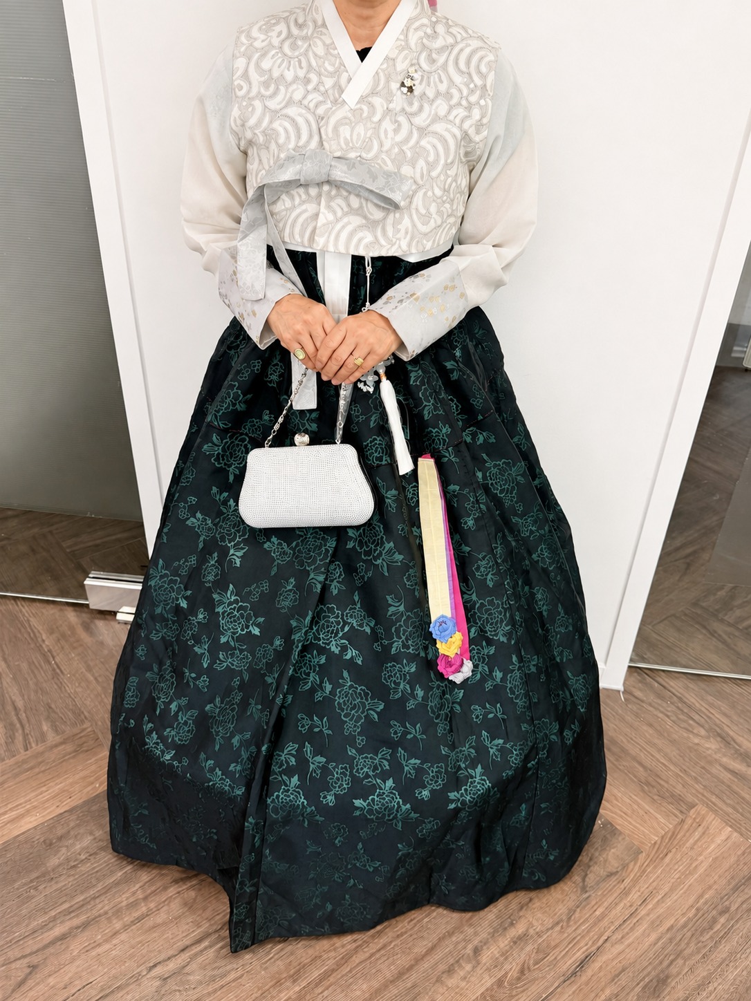 Guest wearing hanbok at SESE COLOR studio