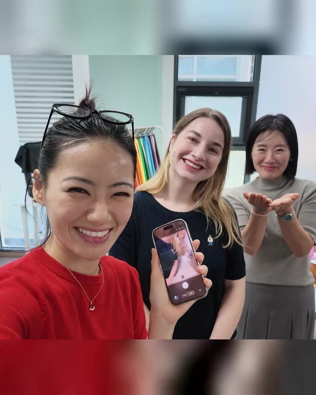 Guest with the SESE COLOR team after a personal color session